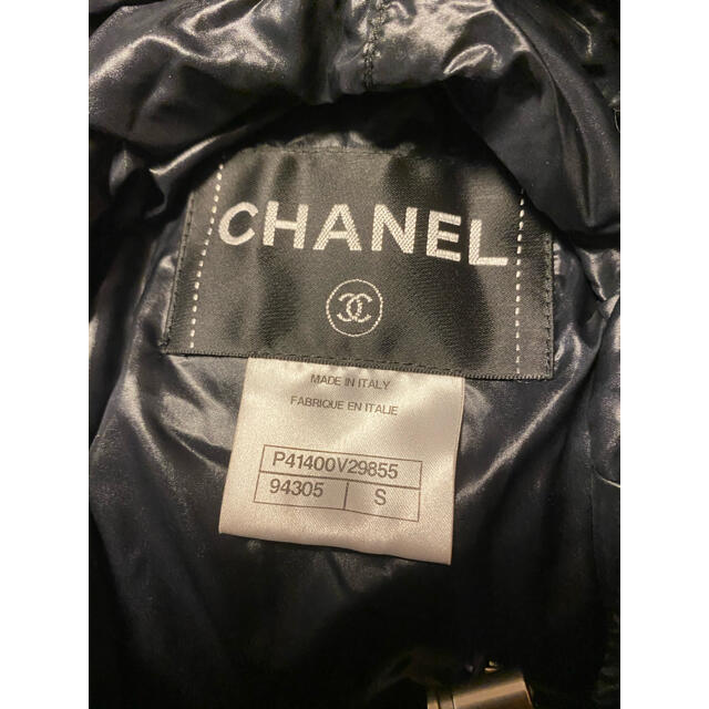 CHANEL(シャネル)の未使用！試着のみ！デカ ココマーク シャネル ナイロン コート ポンチョ フード レディースのジャケット/アウター(ポンチョ)の商品写真