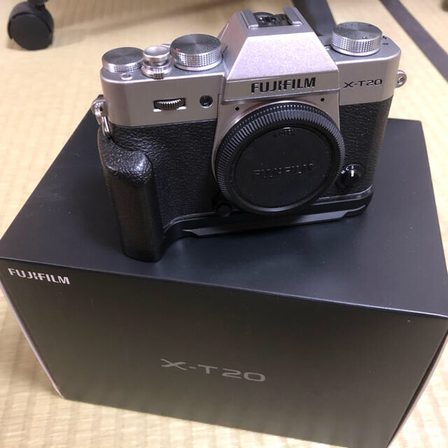 X-T20 ボディ シルバー ハンドグリップ付き