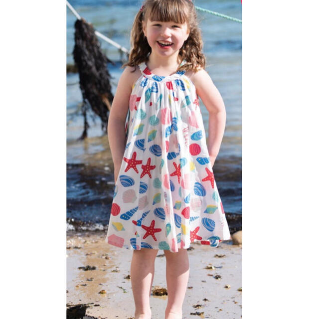 Boden(ボーデン)の専用　完売品　新品　Frugi 貝殻　ワンピース　110cm キッズ/ベビー/マタニティのキッズ服女の子用(90cm~)(ワンピース)の商品写真