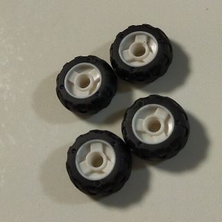 ラキュー★タイヤ＆パーツ４個(知育玩具)