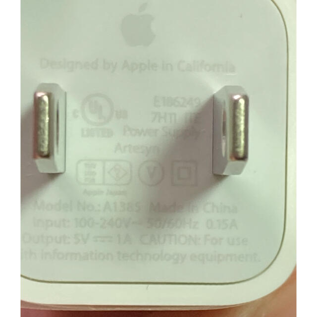 iPhone(アイフォーン)の中古 Apple純正品 Lightningケーブル1m + 5W充電器 スマホ/家電/カメラのスマートフォン/携帯電話(バッテリー/充電器)の商品写真