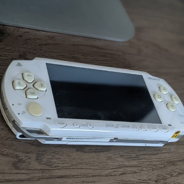 PlayStation Portable(プレイステーションポータブル)のPSP 1000 本体 エンタメ/ホビーのゲームソフト/ゲーム機本体(携帯用ゲーム機本体)の商品写真