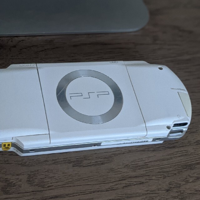 PlayStation Portable(プレイステーションポータブル)のPSP 1000 本体 エンタメ/ホビーのゲームソフト/ゲーム機本体(携帯用ゲーム機本体)の商品写真