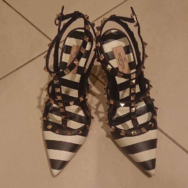 VALENTINO(ヴァレンティノ)の美品✨VALENTINO レディースの靴/シューズ(ハイヒール/パンプス)の商品写真