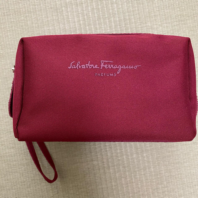 Salvatore Ferragamo(サルヴァトーレフェラガモ)の未使用フェラガモポーチ南米ラタム航空ビジネスアメニティー レディースのファッション小物(ポーチ)の商品写真