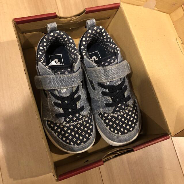 VANS(ヴァンズ)のほぼ新品 VANS スニーカー 17センチ男女どちらでも キッズ/ベビー/マタニティのキッズ靴/シューズ(15cm~)(スニーカー)の商品写真