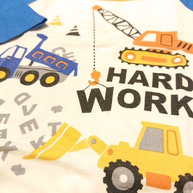 ベルメゾン(ベルメゾン)のよーこ様専用3点おまとめ⭐ベルメゾン はたらく車 ラグラン七分袖Tシャツ キッズ/ベビー/マタニティのキッズ服男の子用(90cm~)(Tシャツ/カットソー)の商品写真