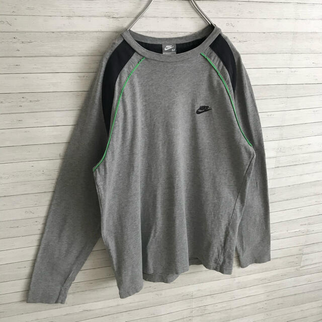 NIKE(ナイキ)の【激レア】ナイキ☆ワンポイント刺繍ロゴ ロンT 90s ゆるダボ 古着 メンズのトップス(Tシャツ/カットソー(七分/長袖))の商品写真