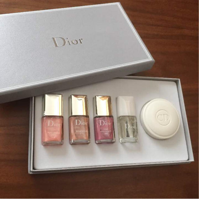 Dior(ディオール)のDior ディオール ネイルセット ネイルキット【非売品】 コスメ/美容のネイル(マニキュア)の商品写真