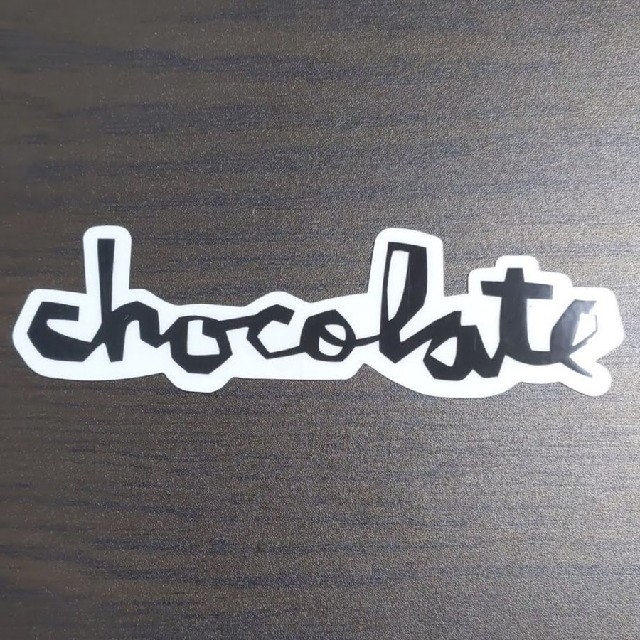 chocolate(チョコレート)の(縦2.3cm横7.9cm) chocolate ステッカー スポーツ/アウトドアのスポーツ/アウトドア その他(スケートボード)の商品写真