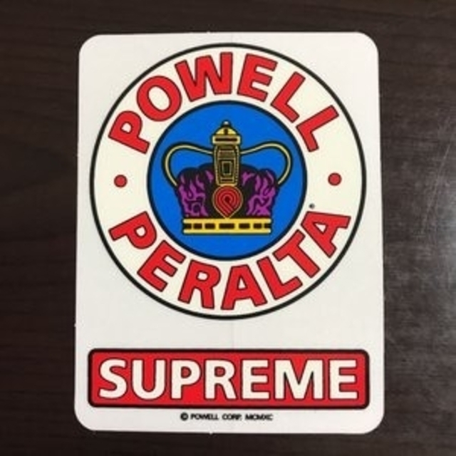 POWELL(パウエル)の(縦9cm横6.8cm) powell✖supreme コラボステッカー スポーツ/アウトドアのスポーツ/アウトドア その他(その他)の商品写真