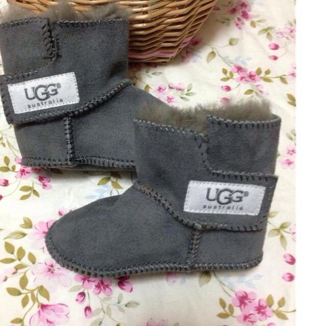 UGG(アグ)の新品♥︎UGGベビーブーツ♥︎グレー キッズ/ベビー/マタニティのキッズ靴/シューズ(15cm~)(その他)の商品写真