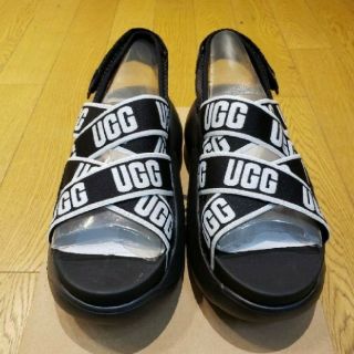 アグ(UGG)のUGGアグ■新作LA CLOUD SANDAL■24cm/US7 ■ブラッ(スリッポン/モカシン)