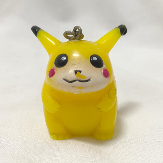 ポケモン - ピカチュウ揺れると光るキーホルダー(今は光りません)の