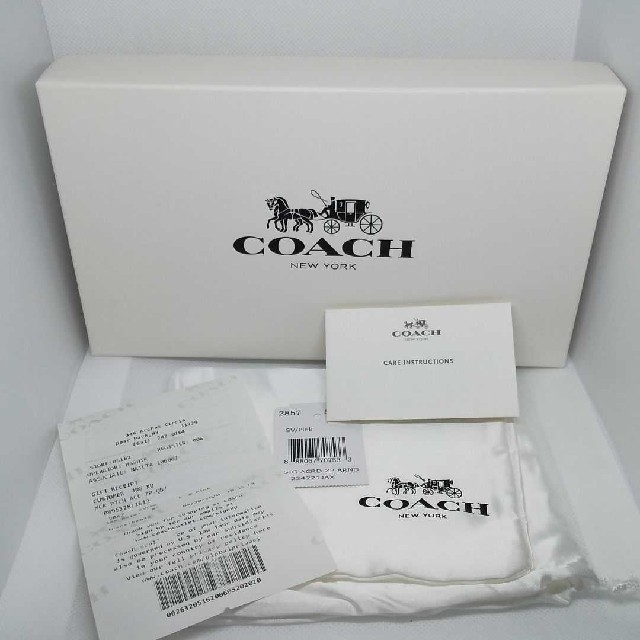 【新品】COACH 長財布 蝶々柄！ファッション小物