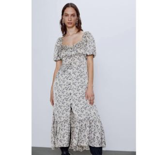 ザラ(ZARA)のzara くるみボタン　小花柄　ワンピース 2020 SS(ひざ丈ワンピース)