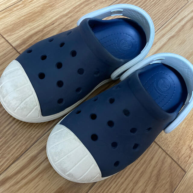crocs(クロックス)のクロックス  crocs キッズ/ベビー/マタニティのキッズ靴/シューズ(15cm~)(サンダル)の商品写真