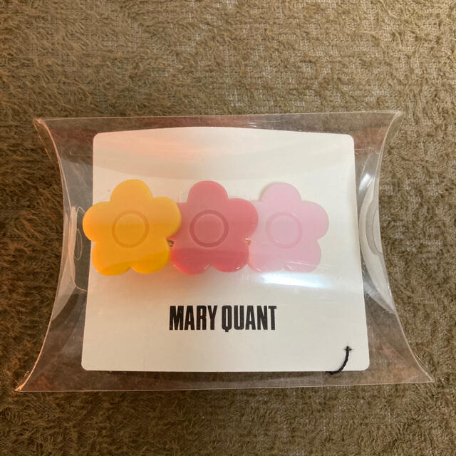 MARY QUANT(マリークワント)のマリークワント アクリル3デイジー ヘアクリップ 新品タグ付き レディースのヘアアクセサリー(バレッタ/ヘアクリップ)の商品写真