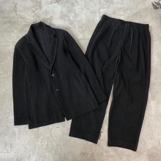 ISSEY MIYAKE(セットアップ ・ ブラック/黒色系)のフリマ ISSEY MIYAKE(セットアップ ・ ブラック/黒色系)のフリマ