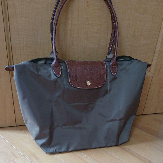 LONGCHAMP(ロンシャン)のロンシャン　トートバッグ　カーキ　L レディースのバッグ(トートバッグ)の商品写真