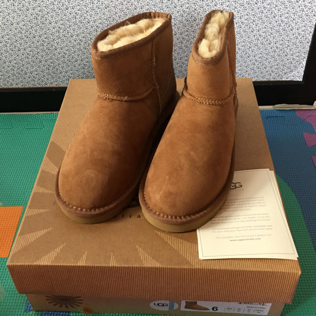 UGG(アグ)の新品未使用シープスキンムートンブーツ レディースの靴/シューズ(ブーツ)の商品写真