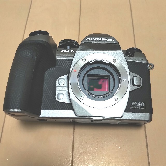 OLYMPUS(オリンパス)のOLYMPUS OM-D E-M1 MarkⅢ ボディ スマホ/家電/カメラのカメラ(ミラーレス一眼)の商品写真