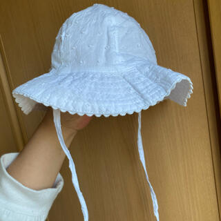 エイチアンドエム(H&M)の真っ白の帽子(帽子)