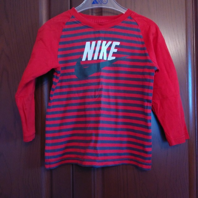 NIKE(ナイキ)の100 ナイキ　薄手の長袖 キッズ/ベビー/マタニティのキッズ服男の子用(90cm~)(Tシャツ/カットソー)の商品写真