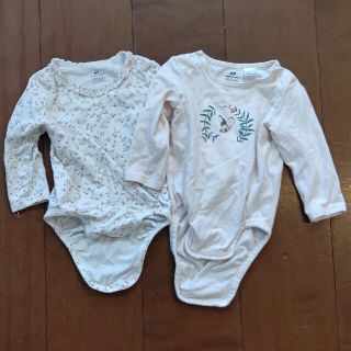 エイチアンドエム(H&M)のやんちゃん様専用 ベビーロンパース&紺のロンパースセット(ロンパース)