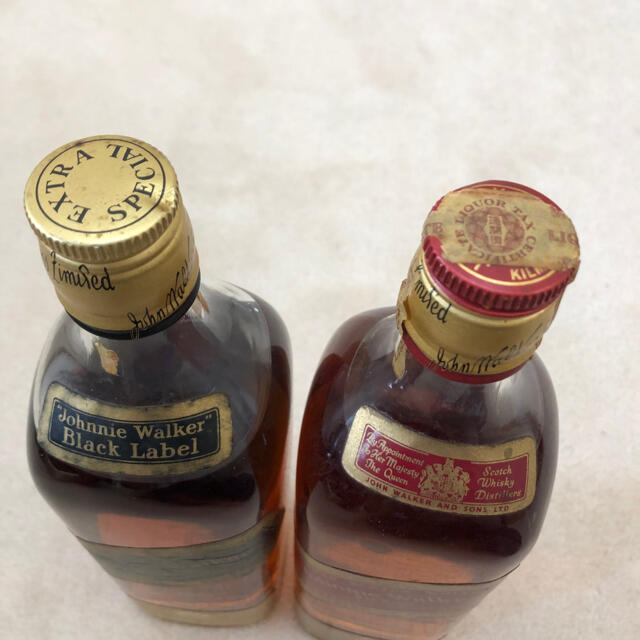 SALE！ジョニーウォーカーブラックラベル白紋章　レッドラベル2本セット 食品/飲料/酒の酒(ウイスキー)の商品写真