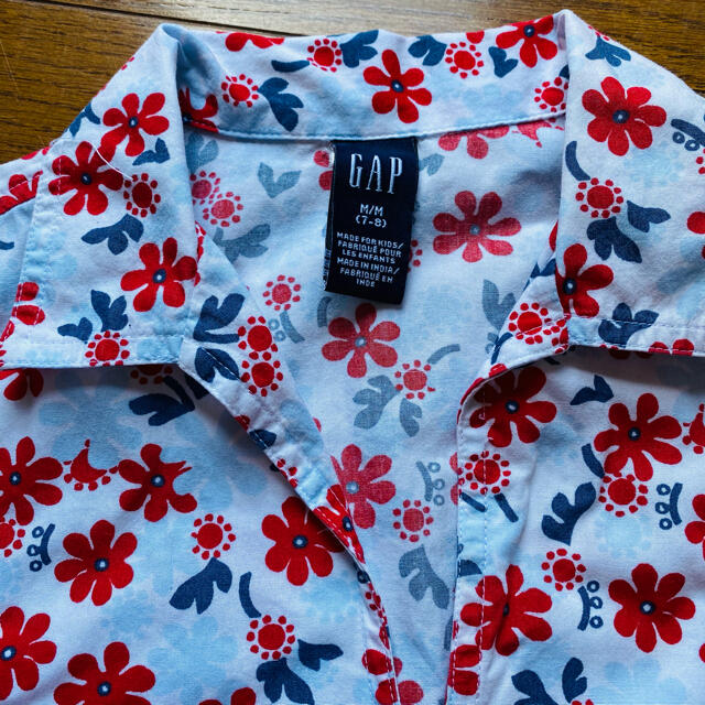 GAP(ギャップ)のGAP シャツ 130 キッズ/ベビー/マタニティのキッズ服女の子用(90cm~)(Tシャツ/カットソー)の商品写真