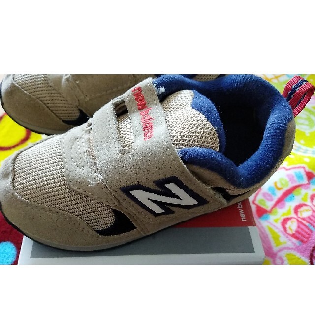 New Balance(ニューバランス)のyu☆ 様 専用 ♡ ニューバランス ベージュ×ネイビー 15cm ♡ キッズ/ベビー/マタニティのキッズ靴/シューズ(15cm~)(スニーカー)の商品写真