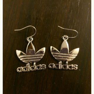 アディダス(adidas)のピアス(ピアス)