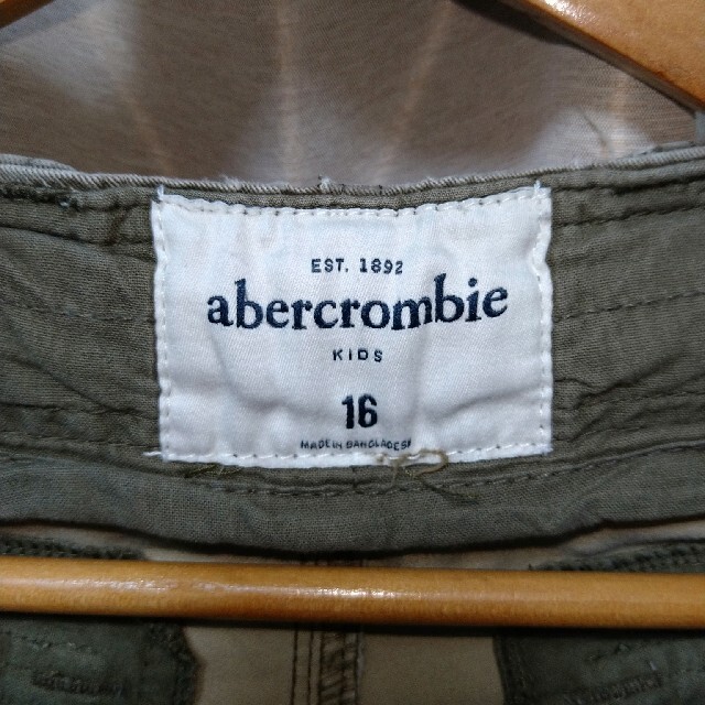 Abercrombie&Fitch(アバクロンビーアンドフィッチ)のアバクロ　ハーフパンツ　ダメージ加工　W16ベルト付 メンズのパンツ(ショートパンツ)の商品写真