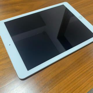 アイパッド(iPad)のApple iPad 第5世代 セルラーモデル シルバー(タブレット)