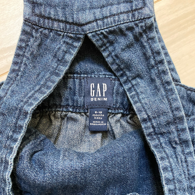 babyGAP(ベビーギャップ)の【新品未使用】BabyGap デニムジャンパースカート　6-12 months キッズ/ベビー/マタニティのベビー服(~85cm)(スカート)の商品写真