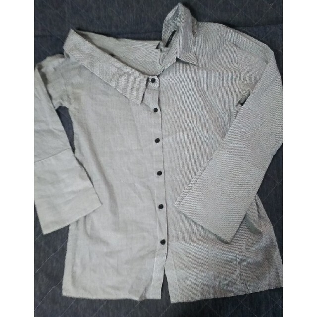 EMODA(エモダ)のワンサイドネックドッキングシャツ レディースのトップス(シャツ/ブラウス(長袖/七分))の商品写真