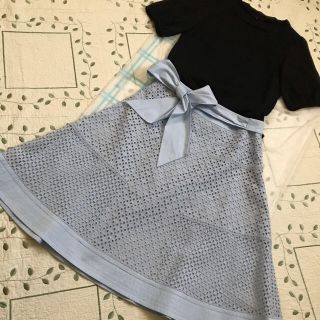 トゥービーシック(TO BE CHIC)のTO BE CHIC レースフレアースカートサイズ40美品水色(ひざ丈スカート)