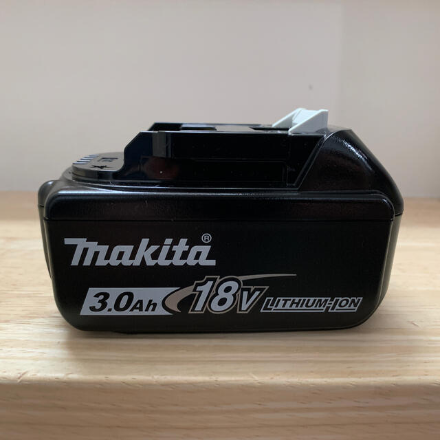 Makita(マキタ)のマキタ リチウムイオンバッテリBL1830B 18V 3.0Ah A-60442 スポーツ/アウトドアの自転車(工具/メンテナンス)の商品写真