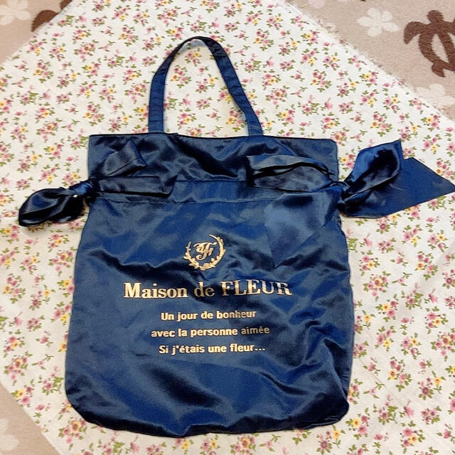 Maison de FLEUR(メゾンドフルール)のフリルトートバッグ レディースのバッグ(トートバッグ)の商品写真