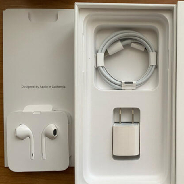 Apple(アップル)のiPhoneのイヤホンと充電器 スマホ/家電/カメラのスマホアクセサリー(その他)の商品写真