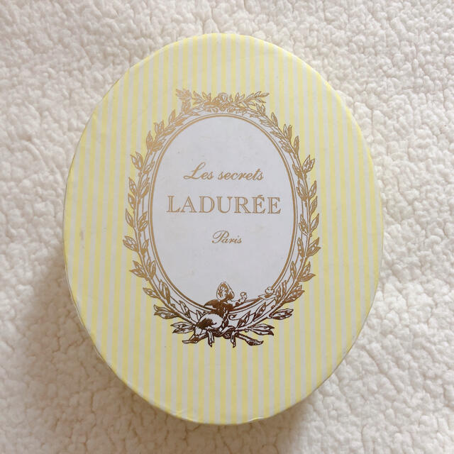 LADUREE(ラデュレ)の【新品未使用】LADUREE ラデュレマカロンキーホルダー レディースのファッション小物(キーホルダー)の商品写真