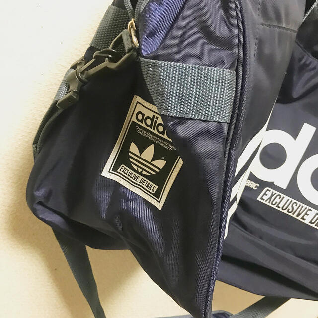 adidas(アディダス)のadidas アディダス 紺　ネイビー　大きめサイズ　ボストンバッグ メンズのバッグ(ボストンバッグ)の商品写真