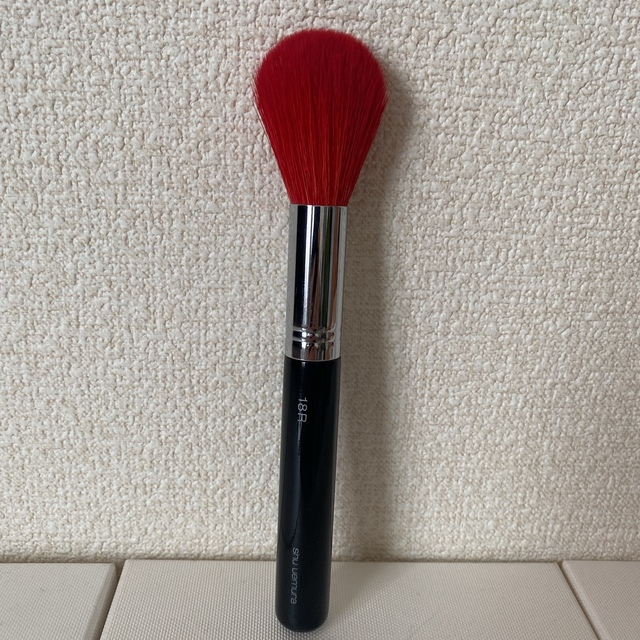 shu uemura(シュウウエムラ)のシュウウエムラ　フェイスブラシ　18R コスメ/美容のメイク道具/ケアグッズ(ブラシ・チップ)の商品写真