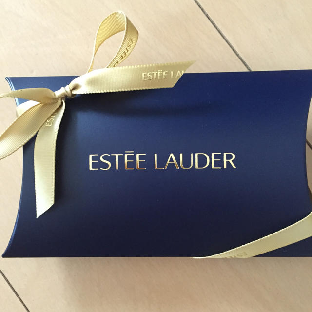 Estee Lauder(エスティローダー)のESTEELAUDER 箱 リボン有 コスメ/美容のボディケア(その他)の商品写真