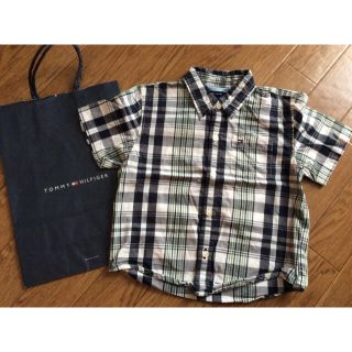 トミーヒルフィガー(TOMMY HILFIGER)のトミー上品フラッグ刺繍TOMMYHILFIGER半袖チェックシャツ白紺24M90(ブラウス)