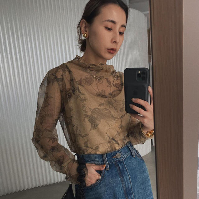 Ameri VINTAGE(アメリヴィンテージ)の【新品未使用タグ付き】Bennett sheer top レディースのトップス(シャツ/ブラウス(長袖/七分))の商品写真