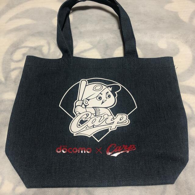 広島東洋カープ(ヒロシマトウヨウカープ)のカープ☆docomo☆デニム☆トートバッグ メンズのバッグ(トートバッグ)の商品写真