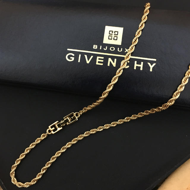 希少 ネックレス ジバンシー 葡萄 未使用 ネックレス アクセサリー
