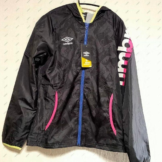 UMBRO(アンブロ)の【新品】UMBRO(アンブロ)　レディース　ウインドブレーカー レディースのジャケット/アウター(ナイロンジャケット)の商品写真